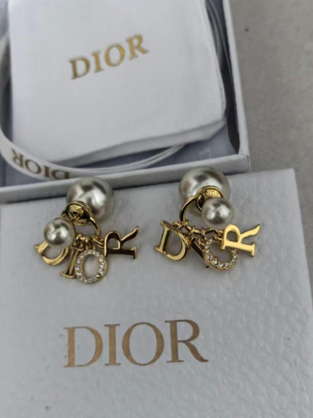Dior Pearl Earrings with Packaging - Picture 6 of 6